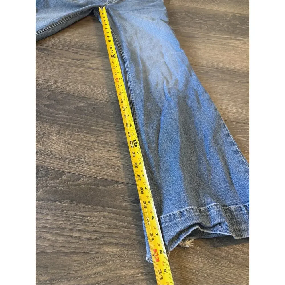 Vintage Y2K Wrangler Flare Jeans Women Sz 30x34 Light Wash Distressed Thrash Hem - Picture 8 of 12